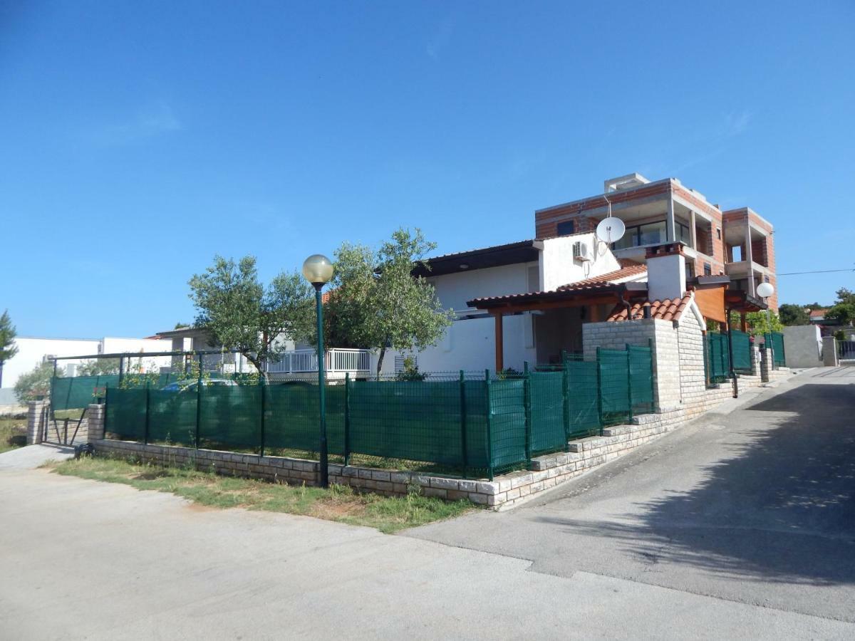 Apartman Duje Petrčane Extérieur photo