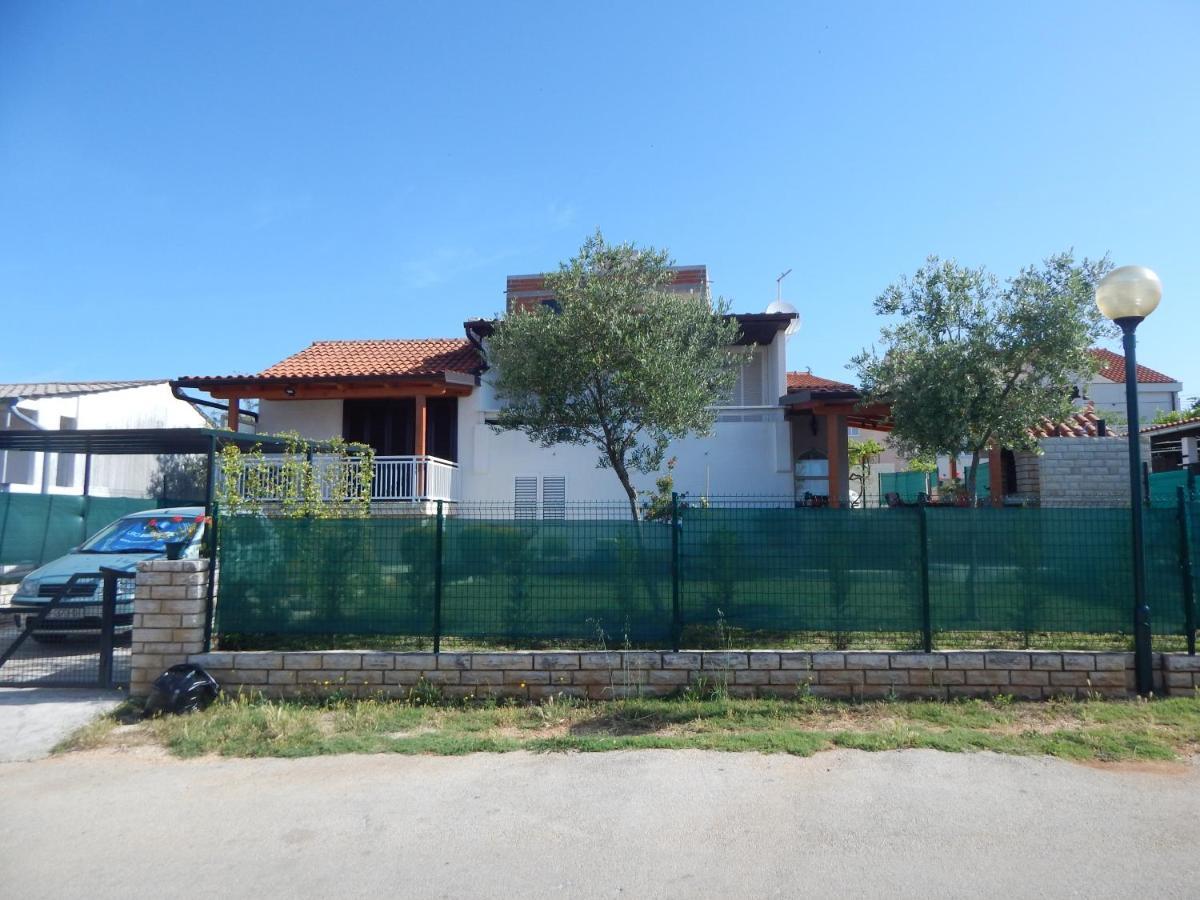 Apartman Duje Petrčane Extérieur photo
